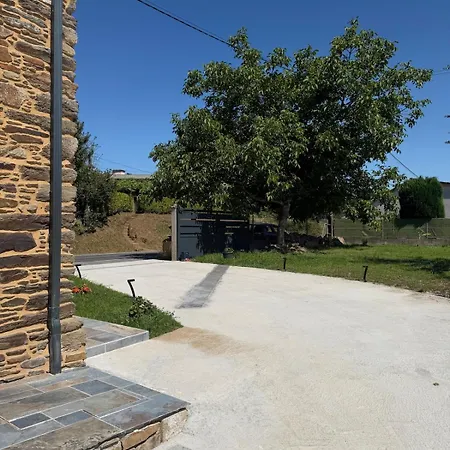 Old Fonxe School Villa Santa María